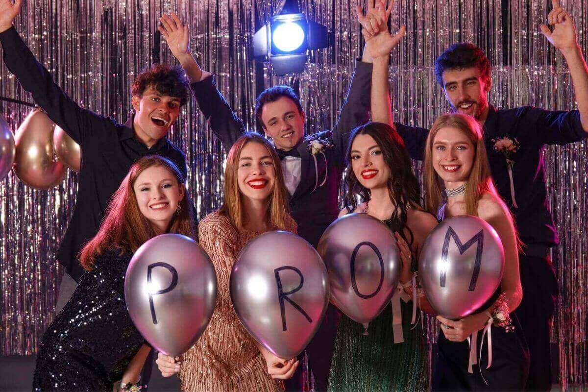 Luxurious Prom Limo Service in Richmondhill with Elegant Stretch Limo and Professional Chauffeur Arriving at Prom Venue.